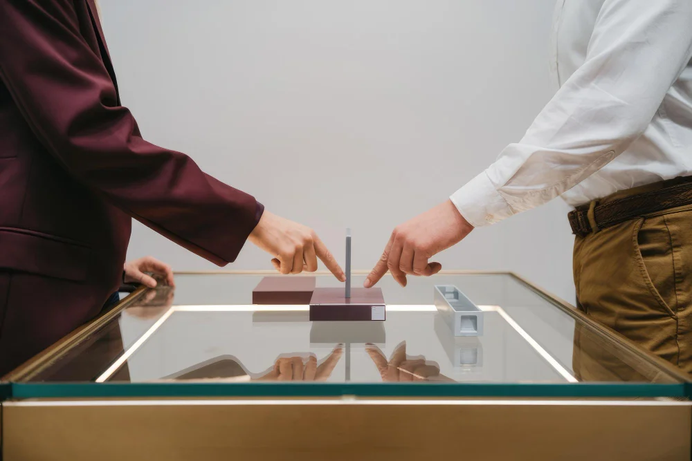 Virtual vs. Traditional Staging: Pros & Con